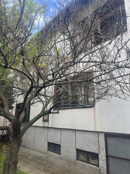 KUĆA U CENTRU GRADA!