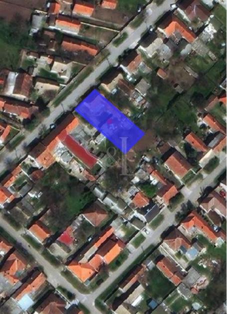 PLAC SA KUĆOM ZA RUŠENJE