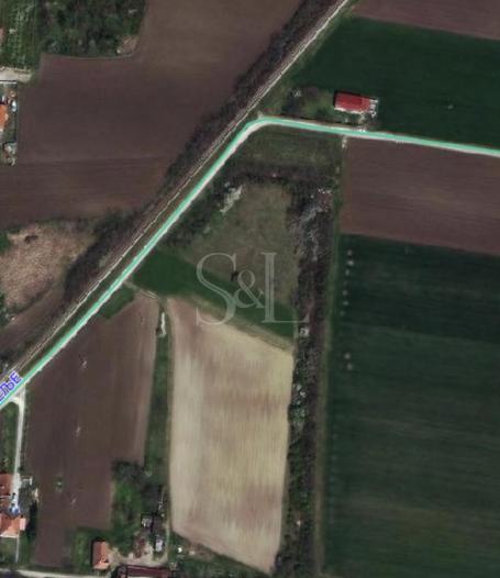 VELIKI PLAC U RAJSKOM NASELJU!