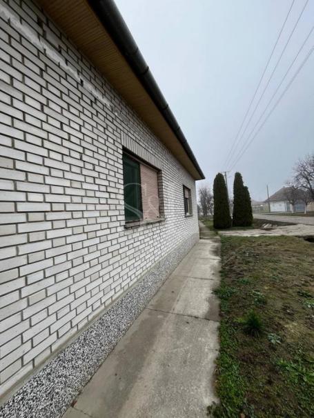 KUĆA, ČVRSTE GRADNJE U BEZDANU!!!