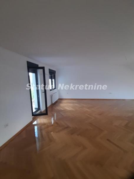 Centar-odličan nov četvorosoban stan 126 m2 na izuzetnoj lokaciji-povrat PDV-065/385 8880