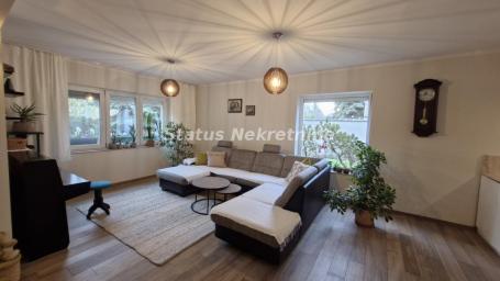Extra lokacija, kuća 310 m2 i Poslovni prostor od 100 m2-