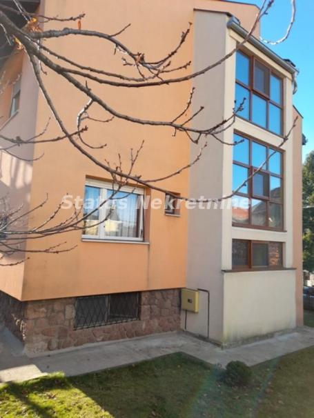 Sremska Kamenica - kuća u užem centru