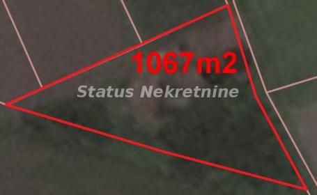 Petrovaradin-Sadovi-ograđen Plac 1067 m2 u Građevinskom području - 065/385 8880