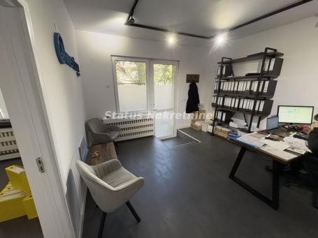 Stari Grad-Lep Veliki Lokal 120 m2 u Maksima Gorkog-potreban Depozit-Zakupnina 1100e-065/385 8880