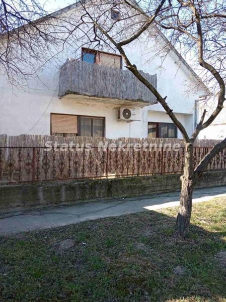 Kuća 268 m² sa placem 11,39 a, Lovćenac