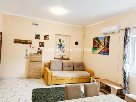 Trosoban stan, 50 m², 2. sprat, Novi Sad