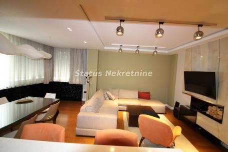 Centar-Luks Namešten Četvorosoban stan 113 m2 sa Garažnim Mestom na Top lokaciji-065/385 8880