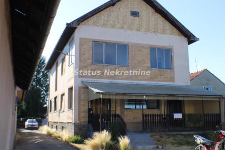 Bački Petrovac-Uknjižena Porodična Spratna kuća 372 m2 na Velikom Placu od 1700 m2-065/385 8888