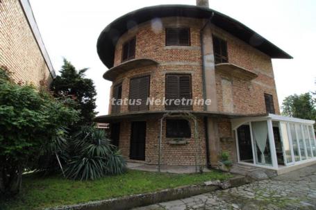 Kuća u centru Sremske Mitrovice, 416 m², 4 kupatila