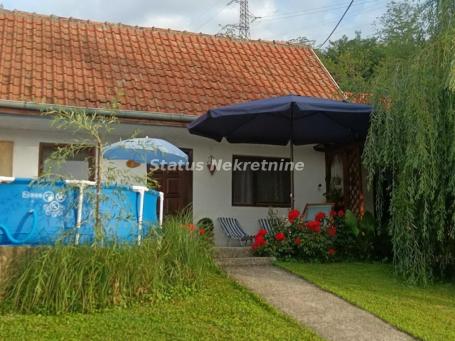 Sremska Kamenica-Paragovo-Lepa Porodična kuća 92 m2 na Visinskom Placu 999 m2-065/385 8880