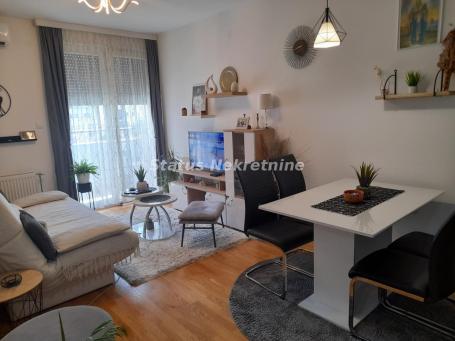 Komforan jednoiposoban stan, 45 m2, komplet opremljen, sa niskim mesečnim režijama, Bulevar Patrijar