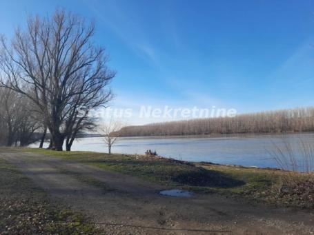 Banoštor-Fantastičan Veliki Građevinski Plac 1500 m2 pored vode za Umetnike i uživanje-065/385 8880