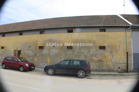 Ekkluziva -Bečej- Građevinski plac-Ruševni objekat na njemu. 