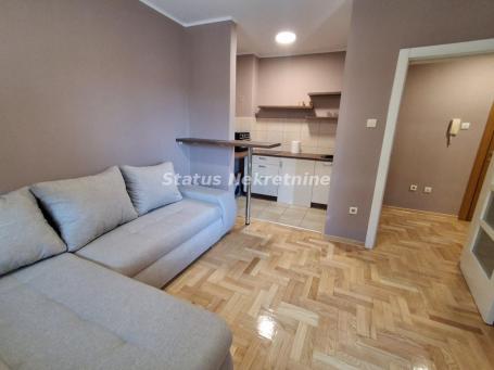 Garsonjera u Centru, Novi Sad, 24 m², 1. sprat