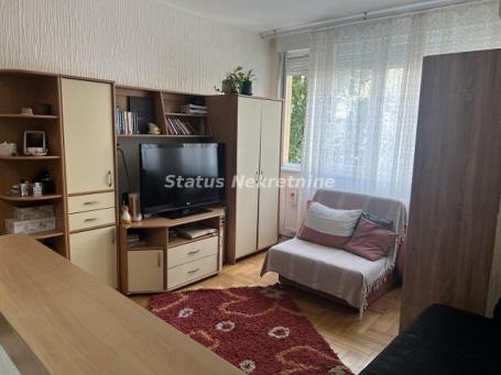 Garsonjera 25 m², Bulevar Oslobođenja, Novi Sad, 1. sprat