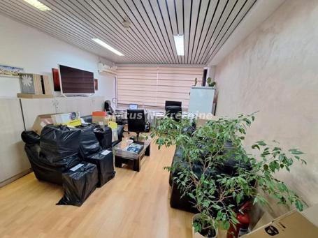 POSLOVNI PROSTOR 46M2 KOD BULEVARA, SAJMA, 3. SPRAT, POGODNO ZA KANCELARIJE