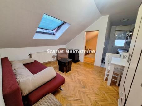 Jednoiposoban stan 36m², Grbavica, Novi Sad, potkrovlje 230eu