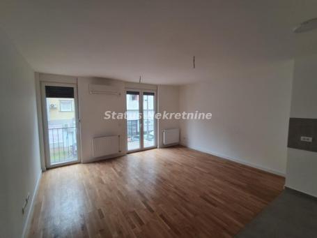 Podbara-Useljiv Trosoban stan 64 m2 na 8 minuta peške do Centra grada-065/385 8880