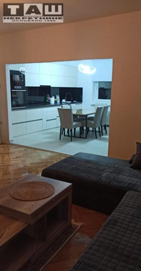 STAMBENI / POSLOVNI PROSTOR U PEŠAČKOJ ZONI
