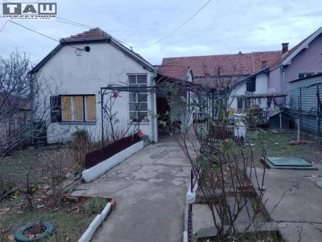 TRI STAMBENE JEDINICE U BLIZINI CENTRA