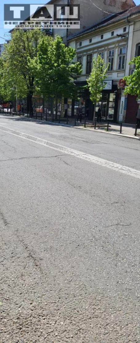 LOKAL U CENTRU GRADA, EKSTRA ZONA,  SA IZLOGOM