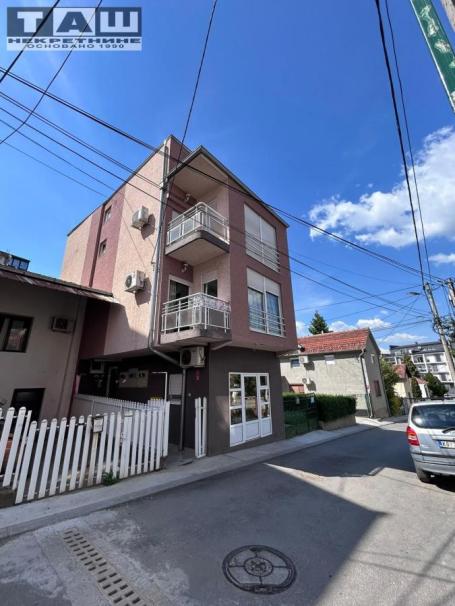 KUĆA SA OSAM APARTMANA