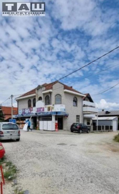 KUĆA SA DVA LOKALA