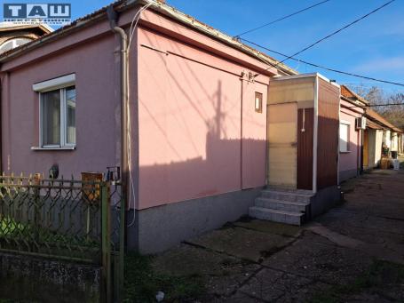 KUĆA NA PIVARI