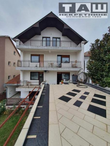 KUĆA NA NIVOU ČETIRI TROSOBNA STANA / SUŠICA