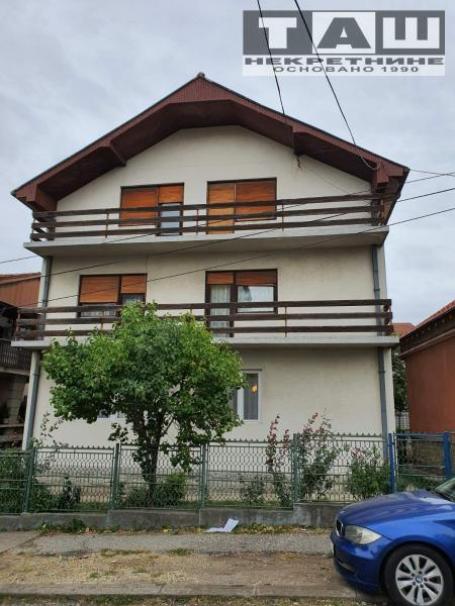 TROETAŽNA KUĆA U NASELJU ERDOGLIJA NA BULEVARU