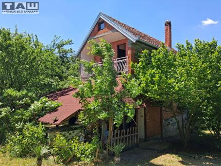 KUĆA SA PLACEM U BLIZINI GLAVNOG PUTA KRAGUJEVAC-RAČA