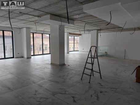 POSLOVNI PROSTOR U STROGOM CENTRU GRADA
