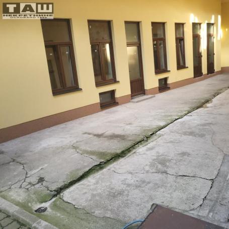 LOKAL U PASAŽU PEŠAČKE ZONE