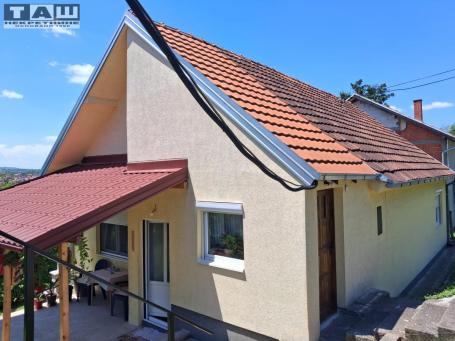 KUĆA NA KOŠUTNJAČKOM  BRDU