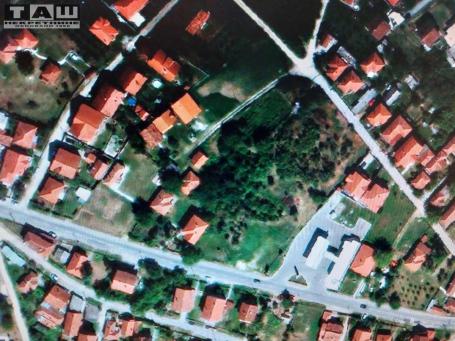IZLAZI NA DVE ULICE