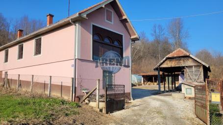 Kuća 326 m² sa placem 24 a u okolini Svilajnca