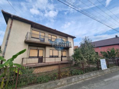 Kuća 250 m² sa 10 a placa u Svilajncu