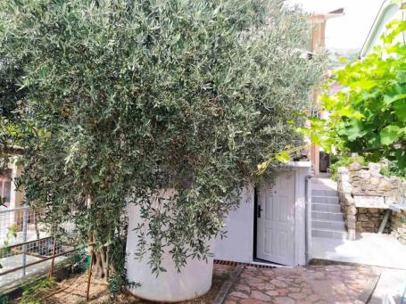Crna Gora, Bar, Sutomore, 210m2- 8 apartmana