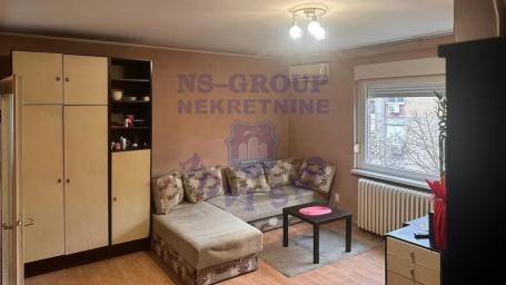 Izdaje se namešten jednosoban stan površine 38 m² u blizini Železničke stanice. 