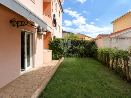 Rovinj, okolica, stan u prizemlju s dvorištem, blizina plaža
