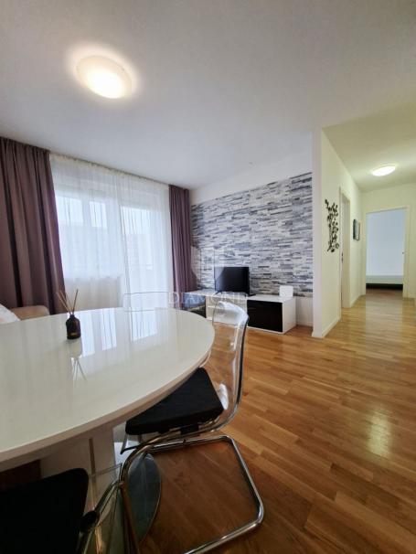 Iznajmljuje se 3soban stan, 56m² - Špansko+garaža