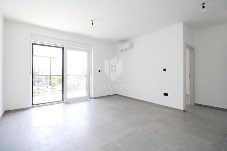 KRK, ČIŽIĆI - MODERAN APARTMAN S POGLEDOM NA MORE!