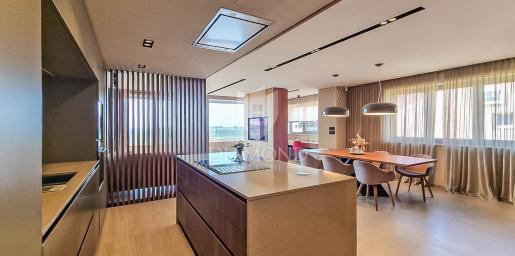 Novigrad, moderan stan 120 m2 s panoramskim pogledom na more!