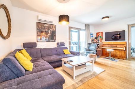 Zagreb, Jarun, atraktivan četverosoban penthouse s tri velike terase, garažom i parkingom