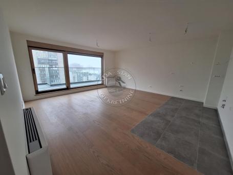 Novo! Luksuzan četvorosoban stan na Južnom bulevaru sa terasom od 40m2