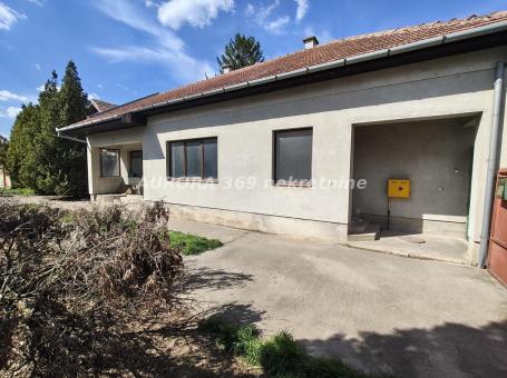 TEMERIN, DVE KUĆE SA HALOM NA PRODAJU