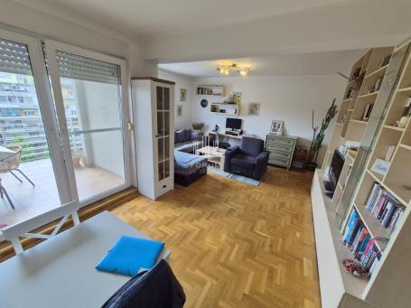 Trosoban stan, 75 m², Grbavica, Novi Sad