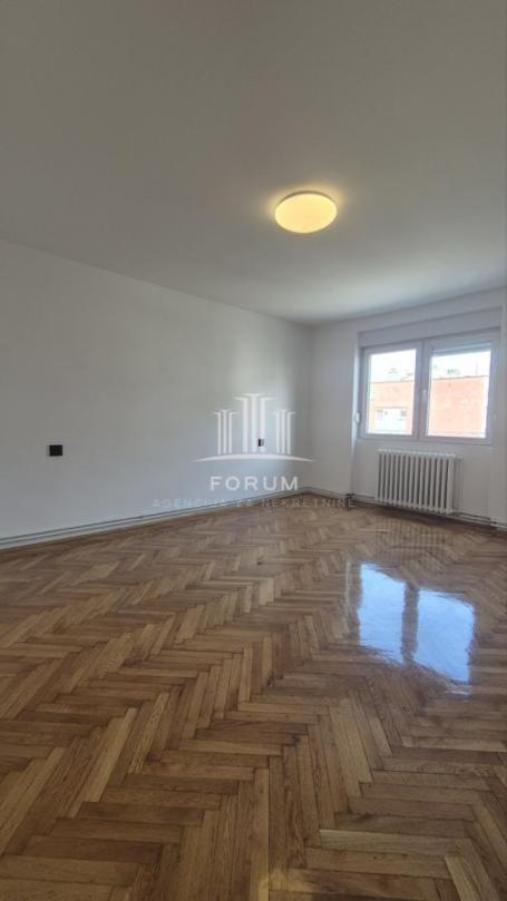 Trosoban stan 57 m², Adamovićevo Naselje, Novi Sad, 3. sprat