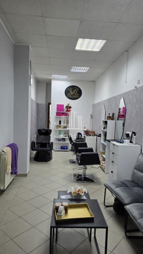 Ulični lokal na odličnoj lokaciji